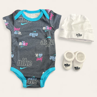 Set Bebe Nike 0 a 6 meses 3 Piezas