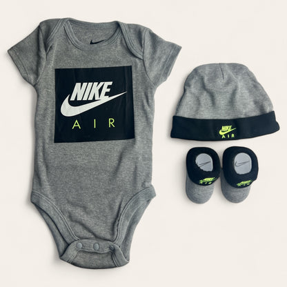 Set Bebe Nike 0 a 6 meses 3 Piezas